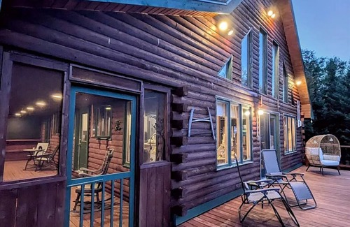 Stark Cabina | Mountain Cabin w/Game Room, Fire Pit, & Trails
