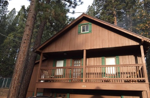 Calpine Cabina | Mountain Cabin with WiFi. Enjoy this quiet small-town retreat