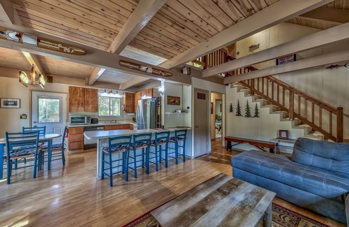 Tahoe Paradise Chalet De Esquí | Actualizado Mountain Chalet 3 dormitorios más bañera de hidromasaje
