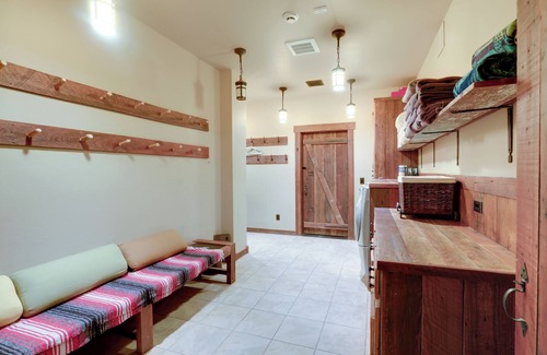Gypsum Cabina | Mountain Chalet Bordering White River Nat'l Forest