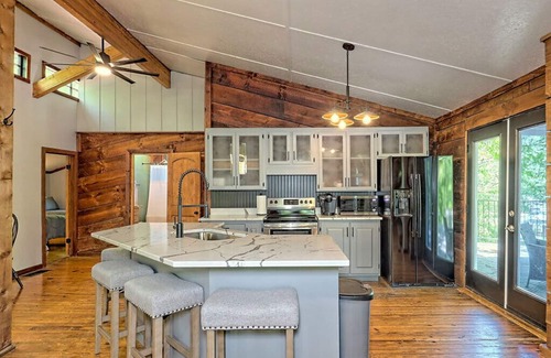 Clarkesville Apartamento | Mountain Charm on Lake Burton in this 3-bedroom Apartment