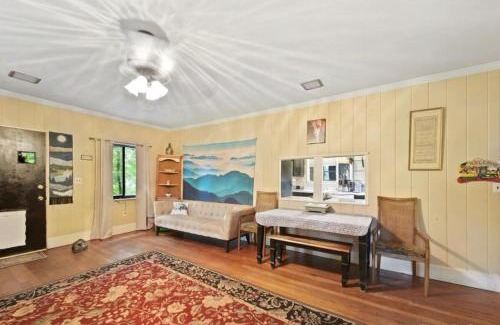 Lynn Casa | Mountain Cottage on 7 Acres