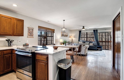 Sylva Casa | Mountain Creek Escape - 2 Living Rooms, Decks, Fire Pit!
