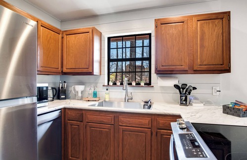 Sylva Casa | Mountain Creek Escape - 2 Living Rooms, Decks, Fire Pit!