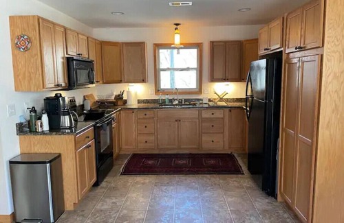 Cattail Creek Cabina | Mountain Creekside Retreat