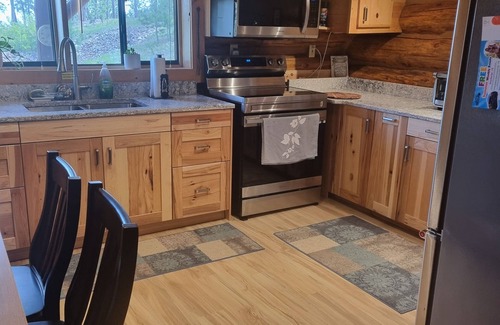 Deadwood Cabina | Mountain Crest: Seclusion and Serenity Await at Our Rustic Mountain Hideaway