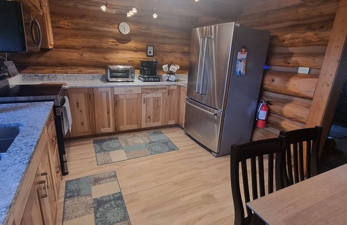 Deadwood Cabina | Mountain Crest: Seclusion and Serenity Await at Our Rustic Mountain Hideaway