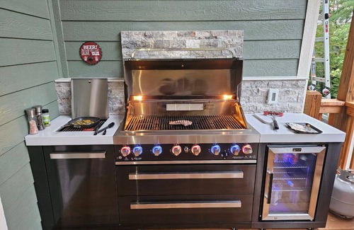 The Arbor Casa | Mountain Days at Lake James | Pet Friendly, Gas Grill & Fire Pit