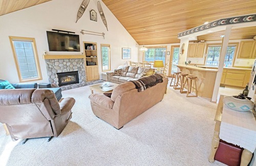 Deer Park Casa | Mountain decor, 3/2 on North End with SHARC! -PYR07