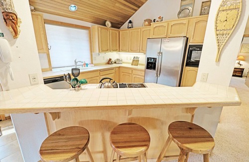 Deer Park Casa | Mountain decor, 3/2 on North End with SHARC! -PYR07