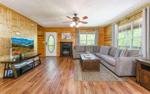 Sevierville Casa | Mountain Dreams 1430 Hot Tub Fire Pit Arcade Game