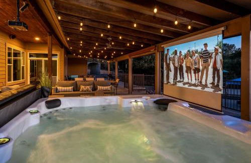 Coarsegold Casa | Mountain Elegance w/pool, spa, projector
