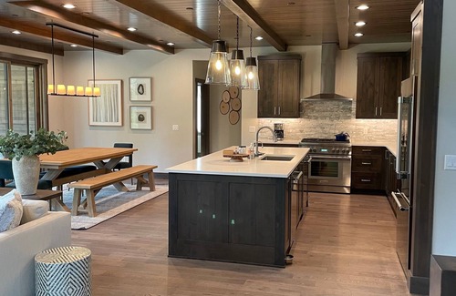 Cle Elum Casa | Mountain Escape 5BR/5.5BA sleeps 10 w/hot tub on golf course in Suncadia.