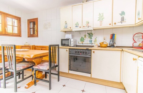 Fiscal Apartamento | Mountain Escape for Families & Friends in Pyrenees