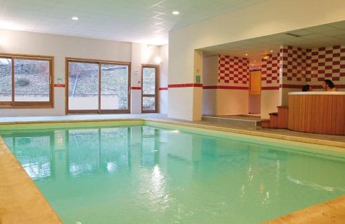 Brides-les-Bains Apartamento | Mountain Escape with Pool