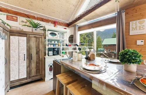 Sunshine Valley Cabina | Mountain Escape Lodge with Sauna