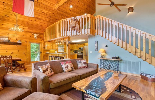 Maggie Valley Casa | Mountain Escape with fantastic views & hot tub!