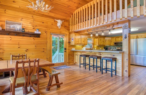 Maggie Valley Casa | Mountain Escape with fantastic views & hot tub!
