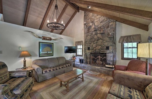 Bryson City Casa | Mountain Escape with Hiking about 5 Mi to Bryson City!