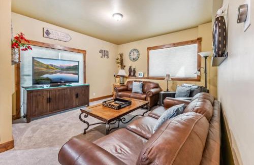 Wildernest Casa | Mountain Escape with Hot Tub Near Ski Resorts and I 70