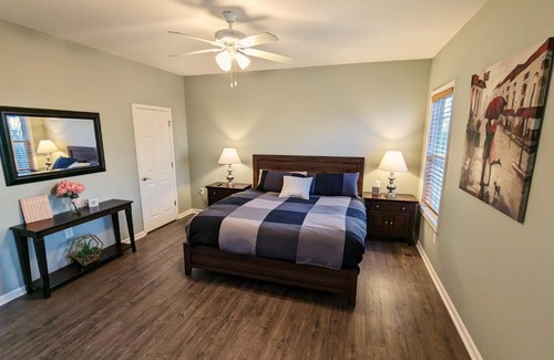 Kabletown Casa | Mountain Getaway - 7 beds, 2 King - Large Common Area