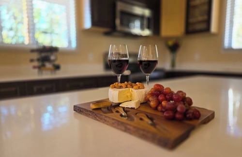 Morin Heights Chalet De Esquí | Mountain getaway! New cozy and spacious 4BR, 3bath.
