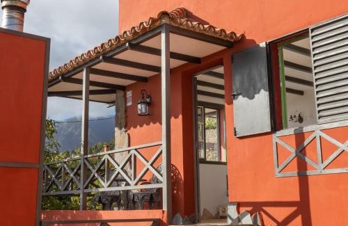 Guimar Casa | Mountain Getaway for Hikers 1
