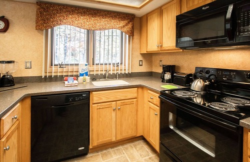 Lake Lure Condominio | Mountain Getaway | Pools, Trails & More!