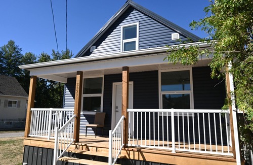 Blairmore Casa | Mountain getaway w/ hot tub & heated garage