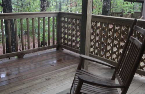 Mount Ida Cabaña | Mountain Harbor Forest View Lodge cottage by RedAwning
