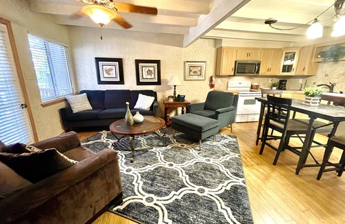Mount Ida Cabaña | Mountain Harbor Lodge cottage on Lake Ouachita by RedAwning