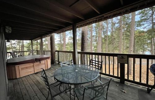 Mount Ida Casa | Mountain Harbor Lodge cottage on Lake Ouachita