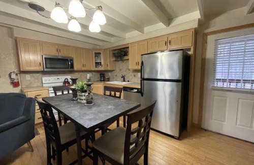 Mount Ida Casa | Mountain Harbor Lodge cottage on Lake Ouachita