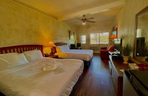 Mount Ida Hotel | Mountain Harbor Queen Guest Room on Lake Ouachita
