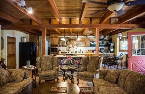 Roan Mountain Casa | Mountain Harbour B&B and Hiker Hostel