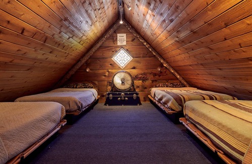 Roan Mountain Casa | Mountain Harbour B&B and Hiker Hostel