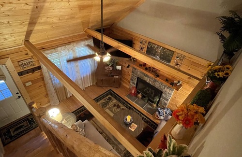 Seymour Cabina | Mountain High, located on Bluff Mountain in Seymour TN. Peaceful, quaint getaway
