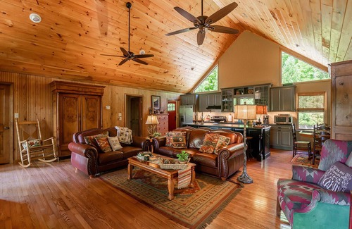 Pisgah Forest Cabina | Mountain Home con mucha privacidad y aliento tomando Vistas