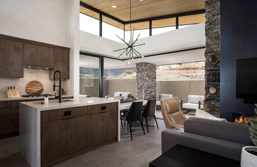 Goldie Brown Pinnacle Peak Ranch Cabina | Mountain House Lodge at Sereno Canyon