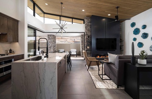 Goldie Brown Pinnacle Peak Ranch Cabina | Mountain House Lodge at Sereno Canyon