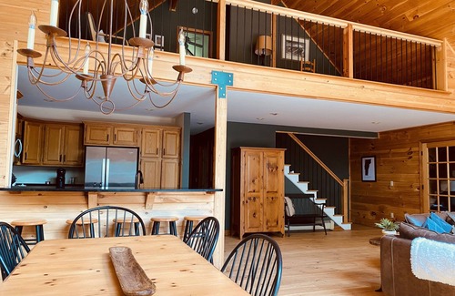 Wardsboro Cabina | Mountain House near Mount Snow & Stratton w/ 2 Fireplaces, Hot Tub & Sauna