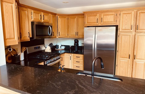 Wardsboro Cabina | Mountain House near Mount Snow & Stratton w/ 2 Fireplaces, Hot Tub & Sauna