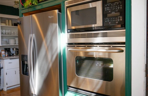 Canon City Casa | Mountain Jungalow on Main Street, 3 min walk to Royal Gorge Train