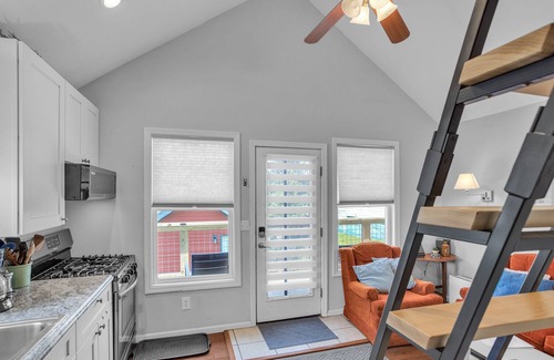 Thomas Cabina | Mountain Koru Near Trails & Town 2 Bedroom Cabin