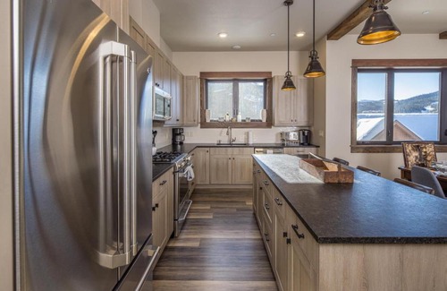 Big Sky Casa | Mountain Lake Condo Unit 502B