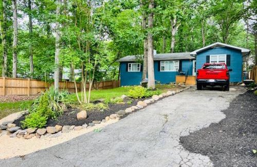 Kabletown Casa | Mountain Lake Retreat - hot tub, lake, fire pit, wineries, restaurant