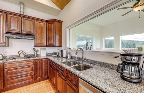 Rexford Casa | Mountain & Lake View: Rexford Estate on 28 Acres!