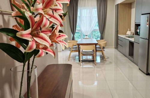 Hulu Kinta Condominio | Mountain & Lake Views' Suite Cycas