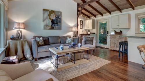 Mirror Lake Casa | Mountain Laurel Tree House