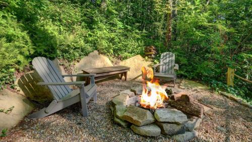 Mirror Lake Casa | Mountain Laurel Tree House
